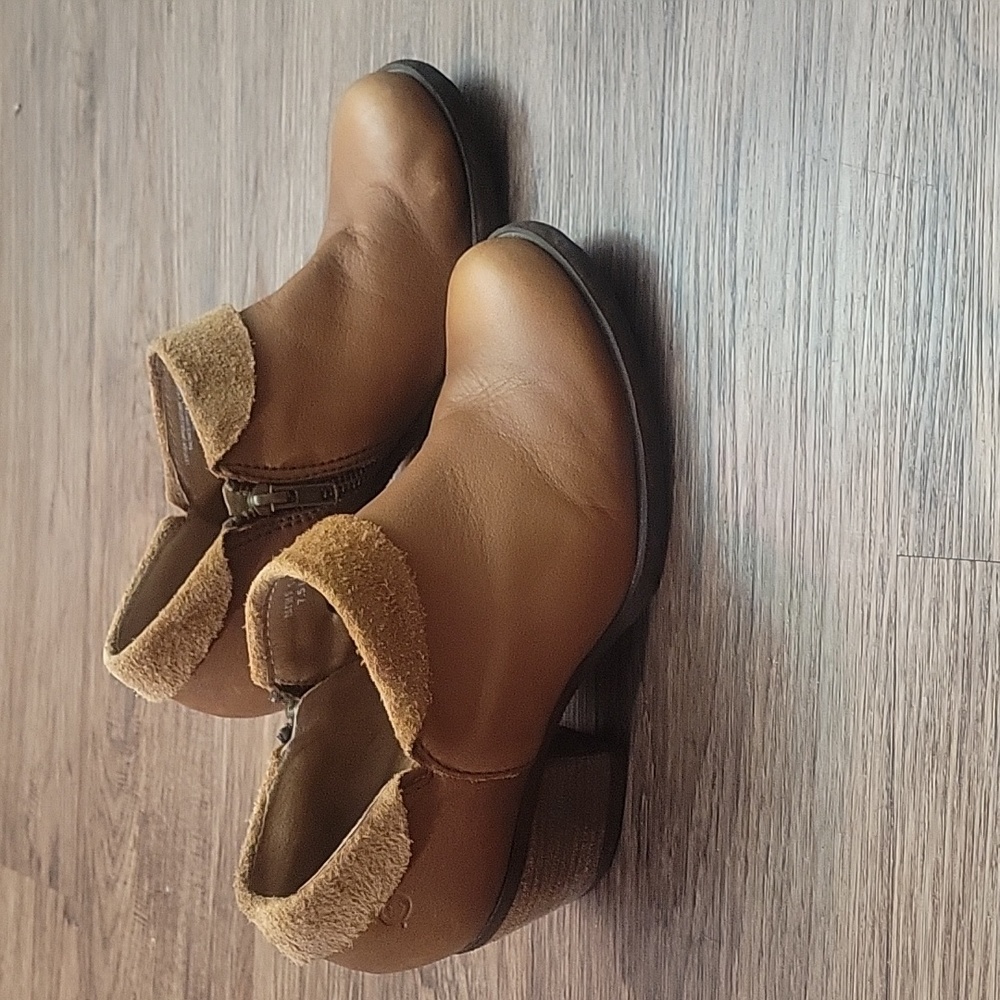 Born ankle leather boots size 6